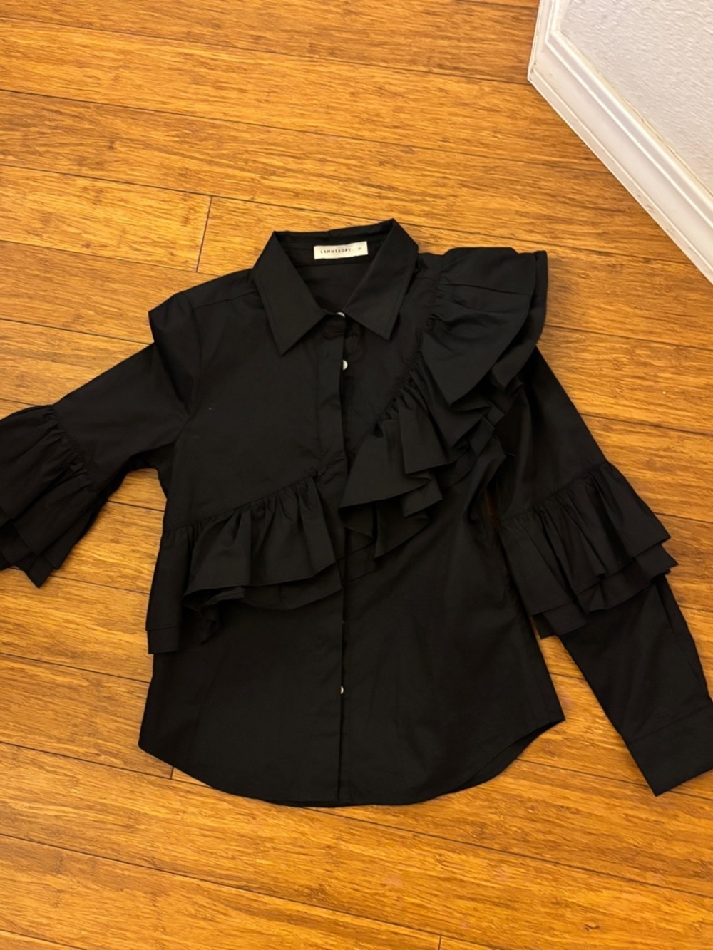 Lanhtropy mambo poplin New York Black Ruffle-Accent Button Down Shirt never worn